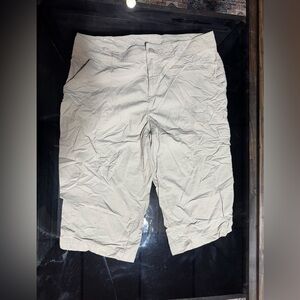 Columbia Women’s tan capris
